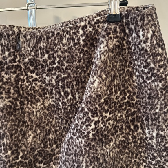 Talbots pencil skirt in cheetah print size 6 like new - Picture 5 of 7